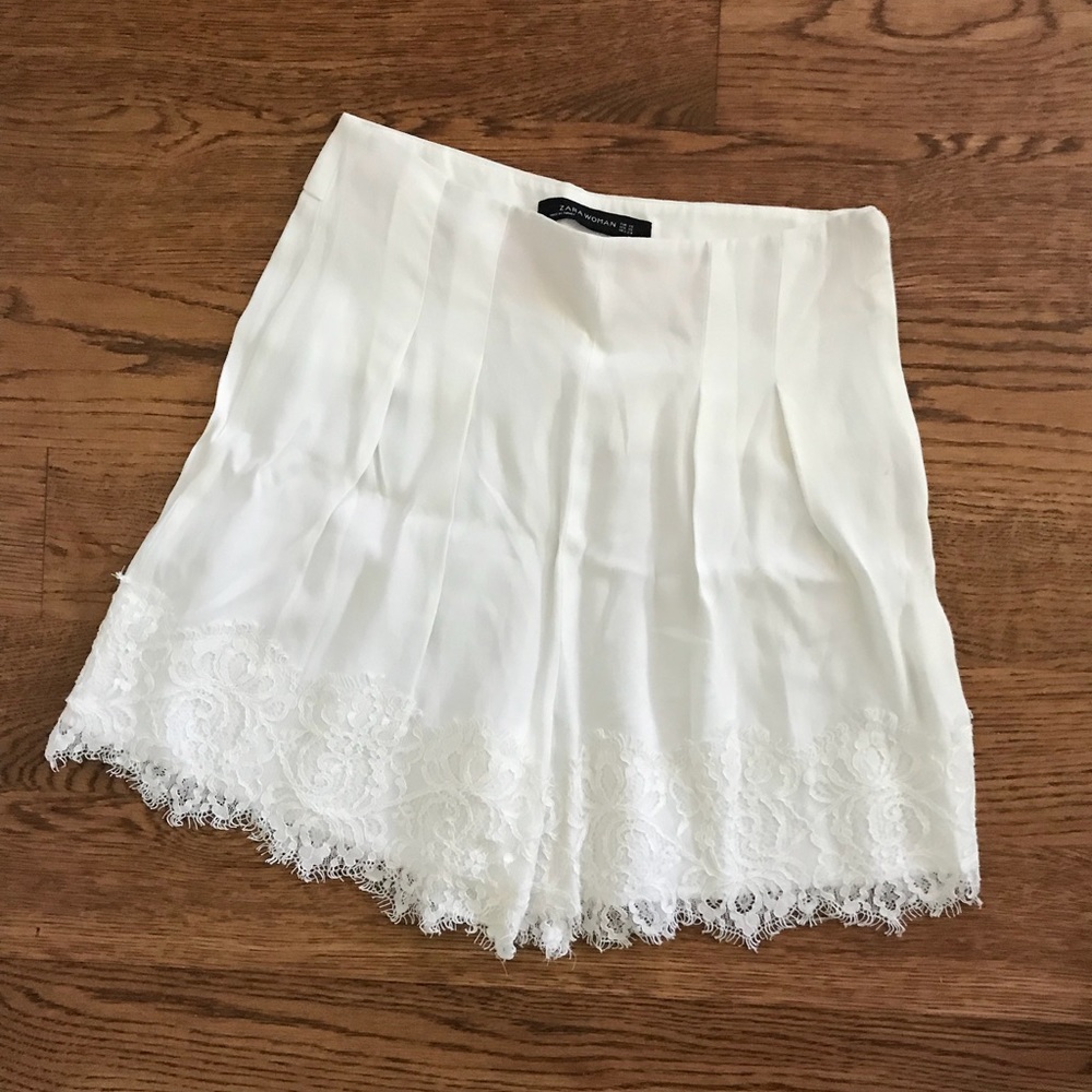White shorts Zara